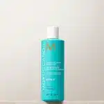 Moroccanoil Moisture Repair Shampoo 250ml Ένα ενισχυτικό shampoo πλούσιο σε έλαιο Argan, πρωτεΐνες κερατίνης και απαραίτητα λιπαρά οξέα για να καθαρίζει απαλά και να βοηθά στην αποκατάσταση των κατεστραμμένων μαλλιών. Για αδύναμα και ταλαιπωρημένα μαλλιά
