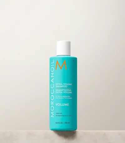 Moroccanoil Extra Volume Shampoo για όγκο που καθαρίζει απαλά, προσφέροντας στα μαλλιά αναζωογονητικά θρεπτικά συστατικά για απαραμιλλή λάμψη και πλουσιο σώμα