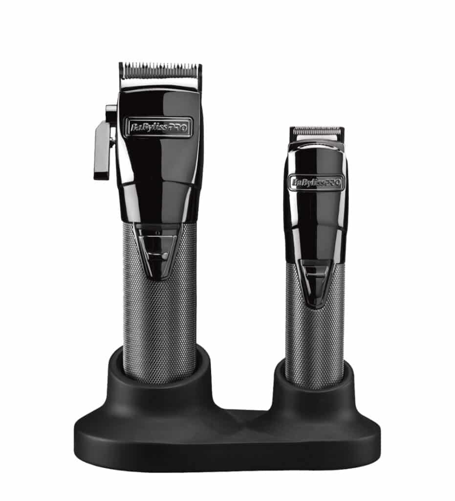 Το απόλυτο επαγγελματικό grooming set Babyliss Pro FX8705, με την κουρευτική μηχανή Babyliss Pro FX8700, το trimmer Babyliss Pro FX7880, μαζί με διπλή βάση για τις μηχανές και κοπτικά εξαρτήματα!