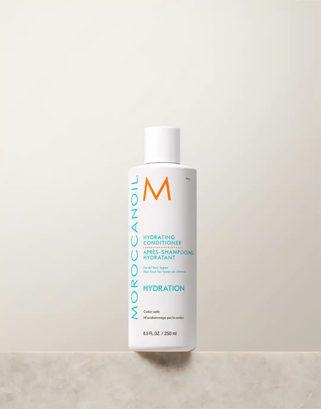 1 - GoHair.gr Moroccanoil Hydrating Conditioner 250ml Για όλους τους τύπους μαλλιών. Ένα conditioner που ξεμπερδεύει απαλά και θρέφει τα μαλλιά, πλούσιο σε έλαιο Argan, ενυδατικά κόκκινα φύκια και βιταμίνες Α και Ε.