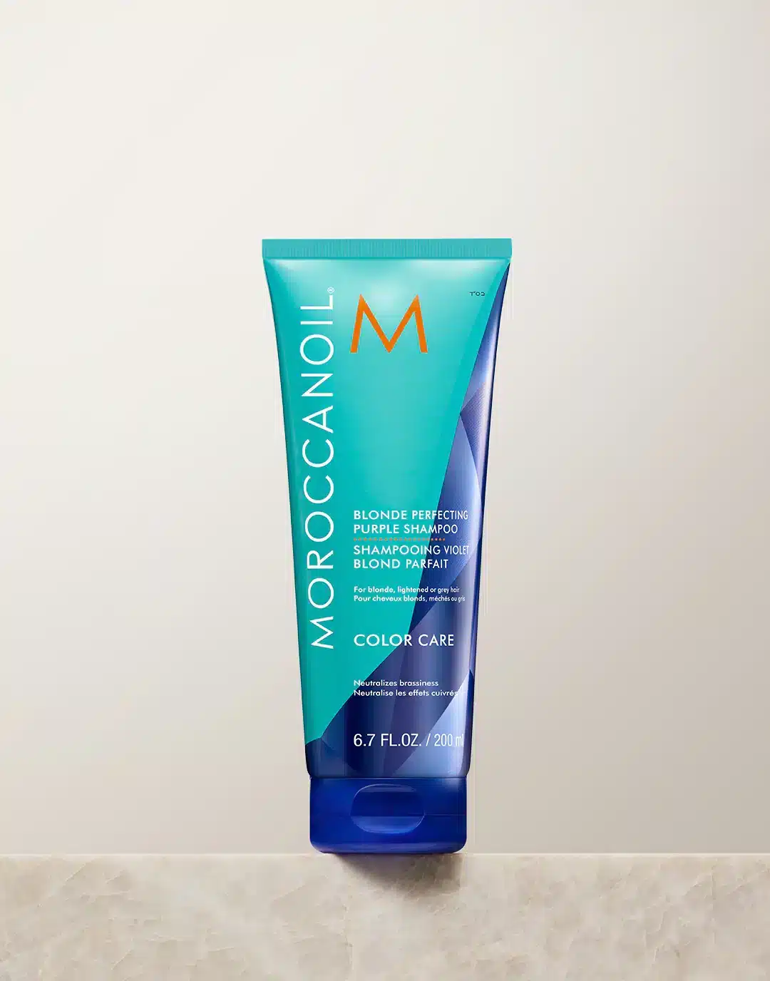 4 - GoHair.gr Moroccanoil Blonde Perfecting Purple Shampoo 200ml Για ξανθά, ανοιχτά καστανά και γκρί μαλλιά Ένα shampoo με μωβ χρωστικές για απαλό καθαρισμό και εξουδετέρωση των ανεπιθύμητων πορτοκαλί τόνων. Χαρίζει στα μαλλιά ζωνατνο χρώμα και λάμψη.