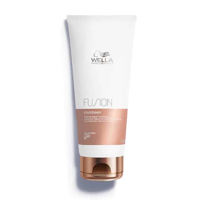Wella Professional Fusion Conditioner για Ταλαιπωρημένα Μαλλιά, επανορθώνει τις ίνες της τρίχας τόσο σε μικρο-επίπεδο όσο και σε μακρο-επίπεδο
