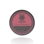 Lavish Care Clay Pomade 100ml Πομάδα ελαφριάς σύνθεσης με δυνατό κράτημα, δίνοντας τον απόλυτο έλεγχο και ακρίβεια στα διάφορα look χωρίς να βαραίνει τα μαλλιά.