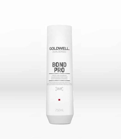 Σαμπουάν ενισχυμένο με παράγοντες που δυναμώνουν την εσωτερική δομή της τρίχας παρέχουν προστασία και υφή.