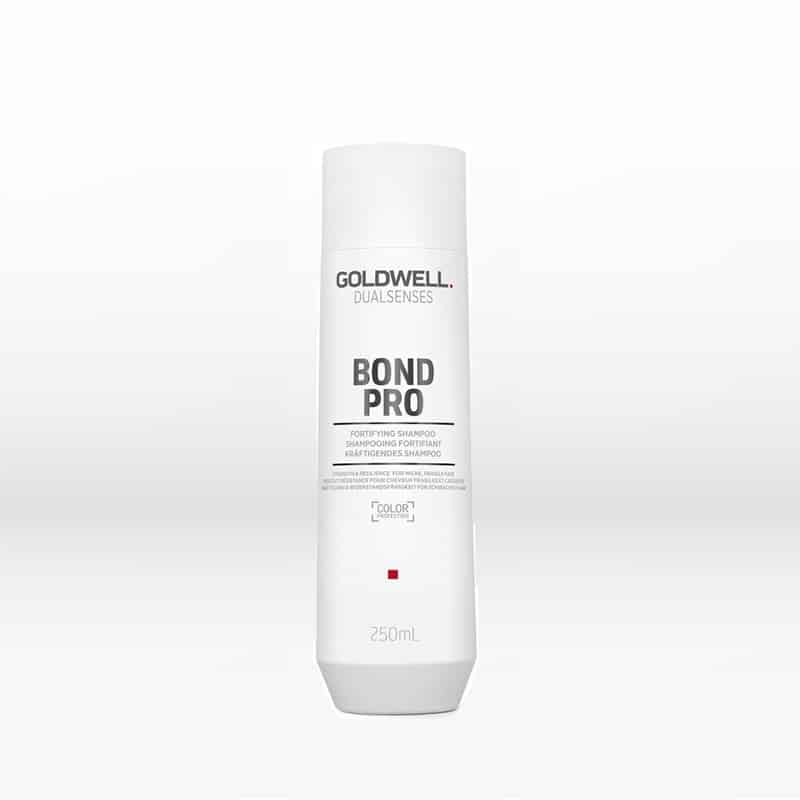 Σαμπουάν ενισχυμένο με παράγοντες που δυναμώνουν την εσωτερική δομή της τρίχας παρέχουν προστασία και υφή.