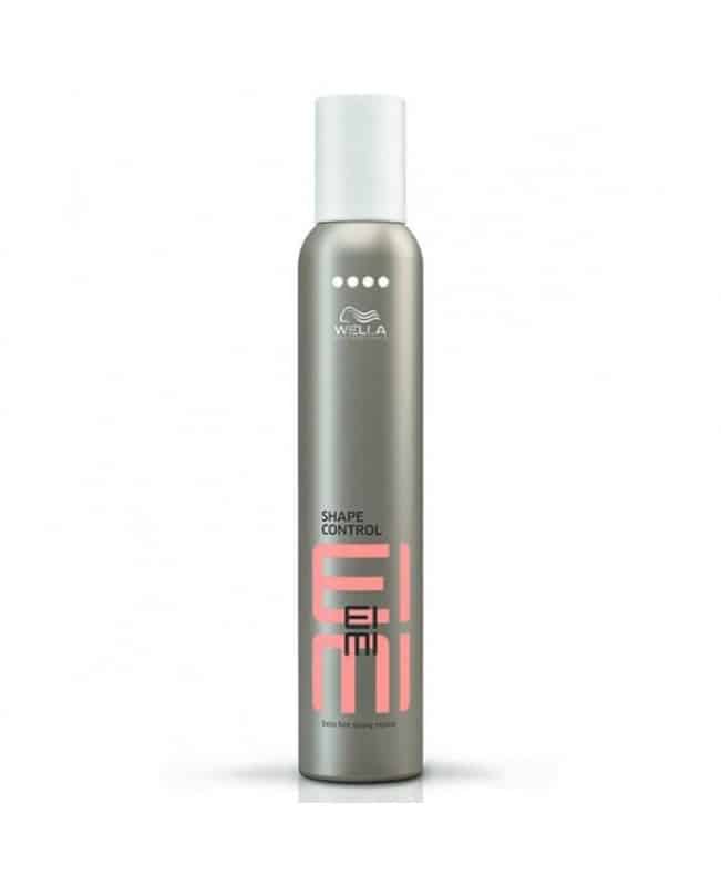 Wella Professionals EIMI Shape Control Παρασκευάστηκε για να προστατεύει τα μαλλιά από την αφυδάτωση όταν τα στεγνώνετε με πιστολάκι EXTRA FIRM STYLING MOUSSE