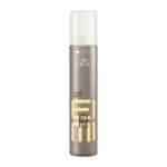 Wella Professional EIMI Glam Mist 200ml Tο mist λάμψης προστατεύει τα μαλλιά από τις επιπτώσεις της υγρασίας και των επιβλαβών ακτίνων UV, ενώ προσδίδει λάμψη που διαρκεί χωρίς να τα κολλάει.