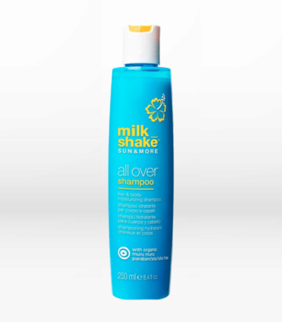 Milkshake Sun & More All Over Shampoo είναι μια «δύο σε ένα» καθαριστική και καταπραϋντική φόρμουλα για τα μαλλιά και το σώμα.
