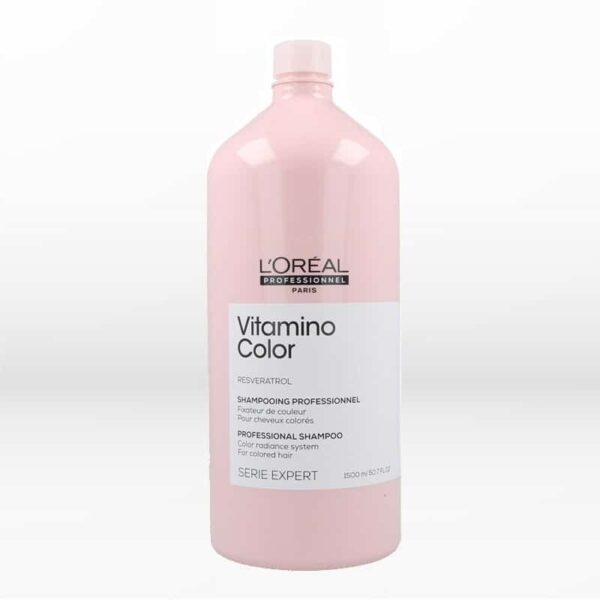 L'Oreal Professionel Vitamino Color Σαμπουάν Για Βαμμένα Μαλλιά 1500ml απαλού καθαρισμού ΕΠΑΓΓΕΛΜΑΤΙΚΗ ΣΥΝΘΕΣΗ με υψηλή περιεκτικότητα σε συστατικά περιποίησης που απομακρύνουν απαλά τους ρύπους και ταυτόχρονα προστατεύουν τα βαμμένα μαλλιά.